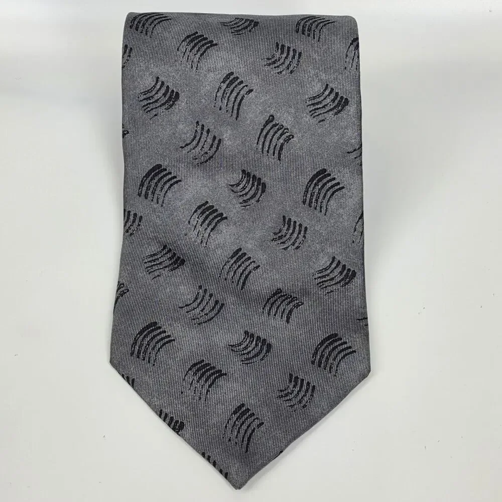 ARMANI COLLEZIONI MEN'S DESIGNER SILK TIE – GRAY WAVED PATTERN – 4” WIDTH